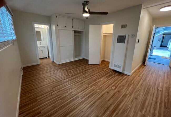 Building Photo - 4710 Vantage Ave