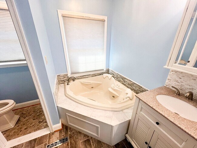 Building Photo - 3502 Old Jones Rd