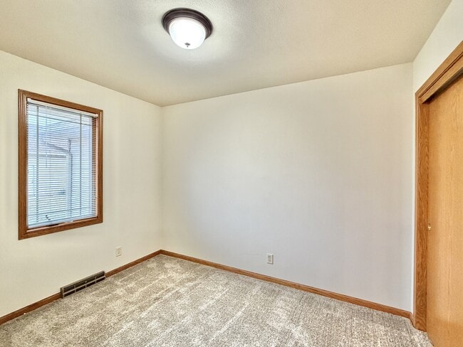 Building Photo - 2402 Stonefield Ln