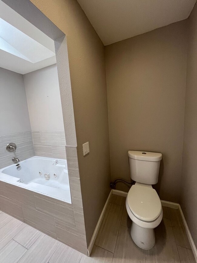 Building Photo - 4014 Wooster Dr