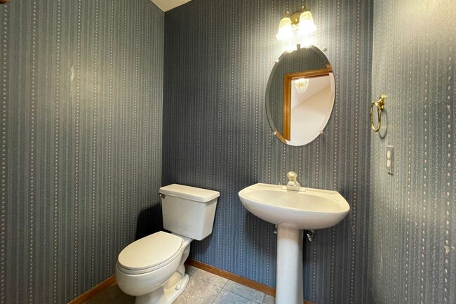 Building Photo - Gorgeous Beaverton home available with att...