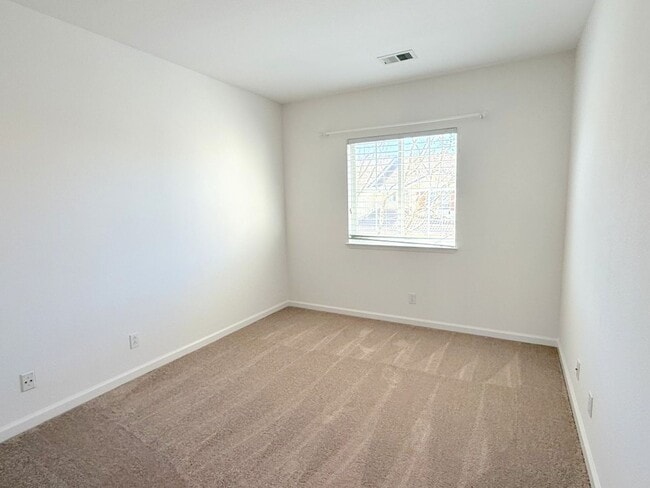 Building Photo - BEAUTIFUL BRIDGES END TOWNHSE, NEAR PARKS, GOLF COURSE, COYOTE CREEK ELEMENTARY !