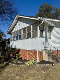 Building Photo - 906 Cherokee St