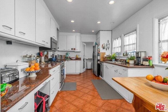 Building Photo - 6249 Del Valle Dr