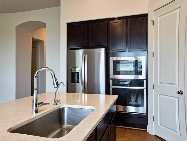 Building Photo - 5645 Bellissima Way