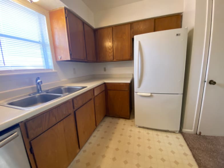 Building Photo - 402 Summer Ct