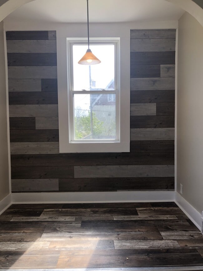 Building Photo - Updated 5BR/1.5BA Rent to Own Single Family Home
