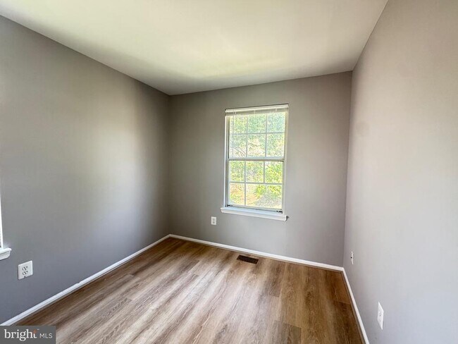 Building Photo - 6674 Ducketts Ln