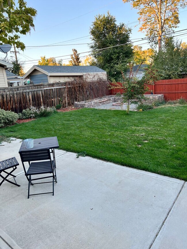 Building Photo - Updated Chaffee Park Home