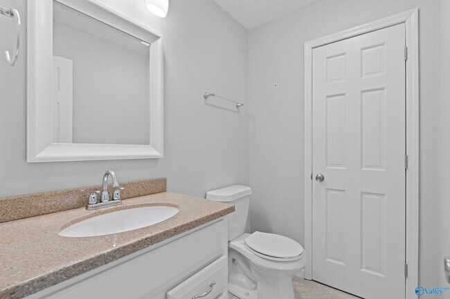 Building Photo - 15153 New Cut Rd