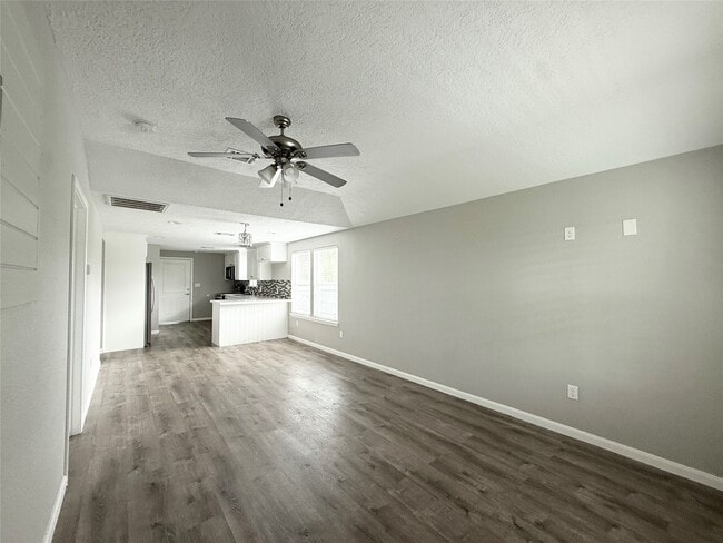 Building Photo - 300 Longstreet Rd