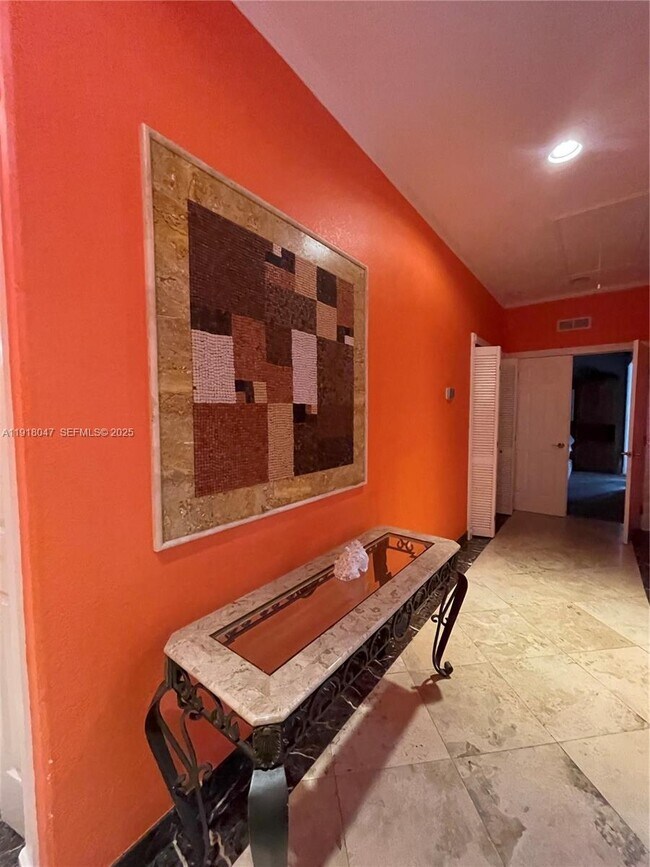 Building Photo - 232 SW 7th Ave