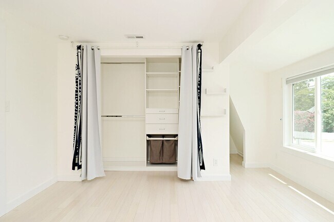 Building Photo - Bright & Modern Downtown Home Near UVA Medical Center