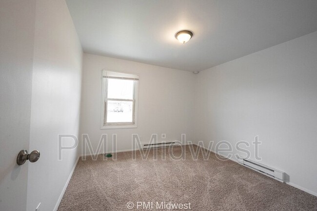 Building Photo - 4881 300W