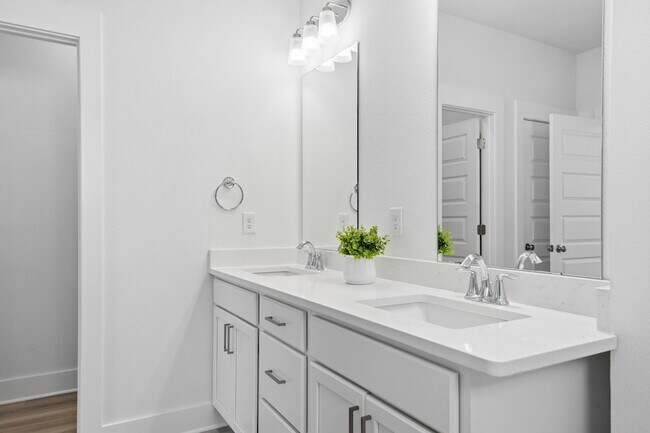 Building Photo - 201 Lyla Ln