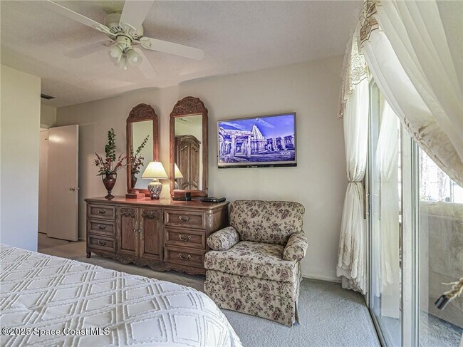 Building Photo - 1 Vista Palm Ln