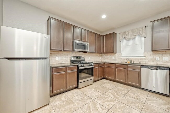 Building Photo - 2561 Magnolia Fair Way