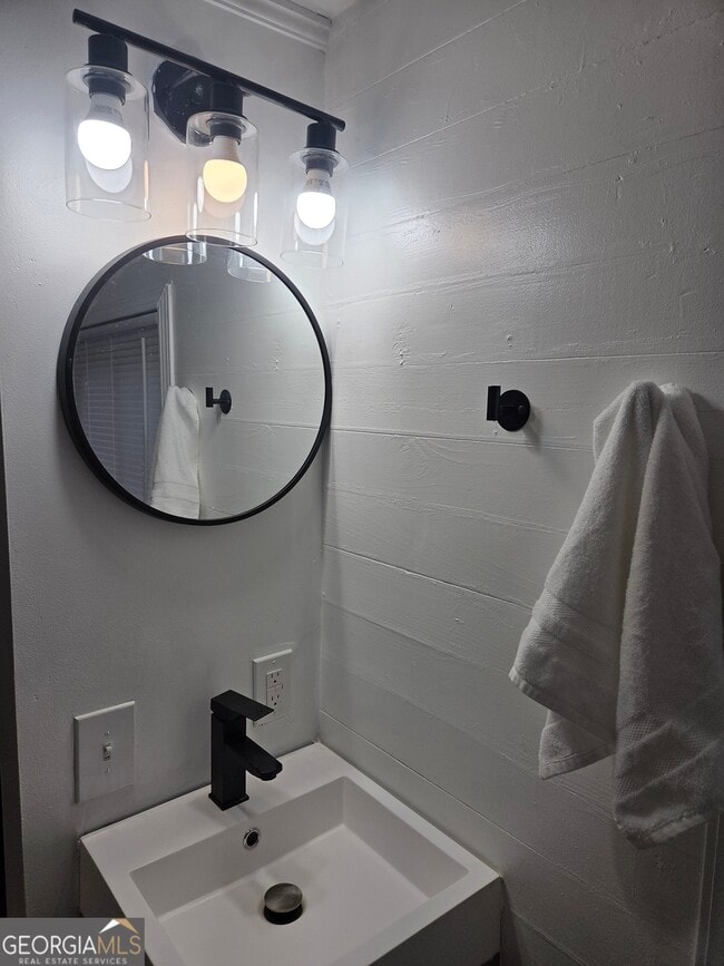 Building Photo - 904 Park Ave