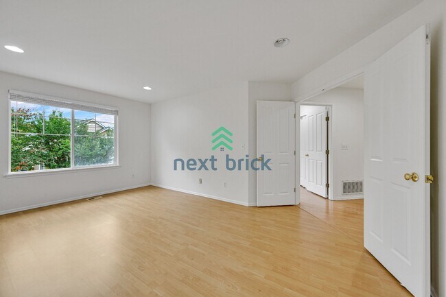 Building Photo - 4 Bed 2.5 Bath Single-family House Available for Rent!