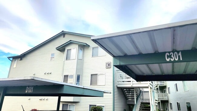 Building Photo - Lovely Oak Harbor Living and Pet Friendly!!