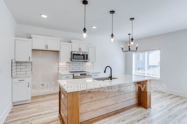 Building Photo - 8541 W 37th St N