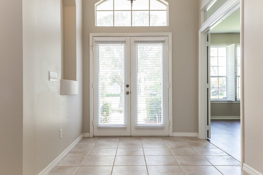 Building Photo - 13349 Old Dock Rd