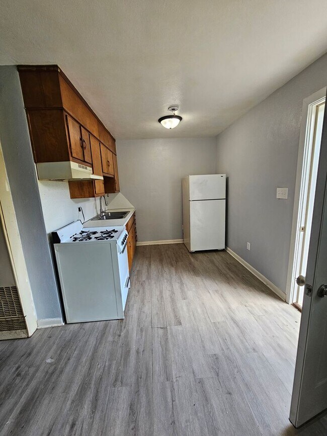 Building Photo - Hall Street