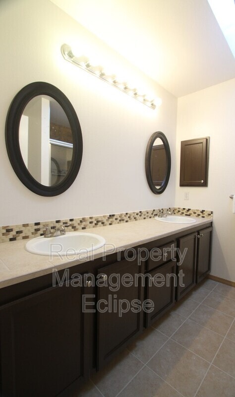 Building Photo - 5710 14th Dr W