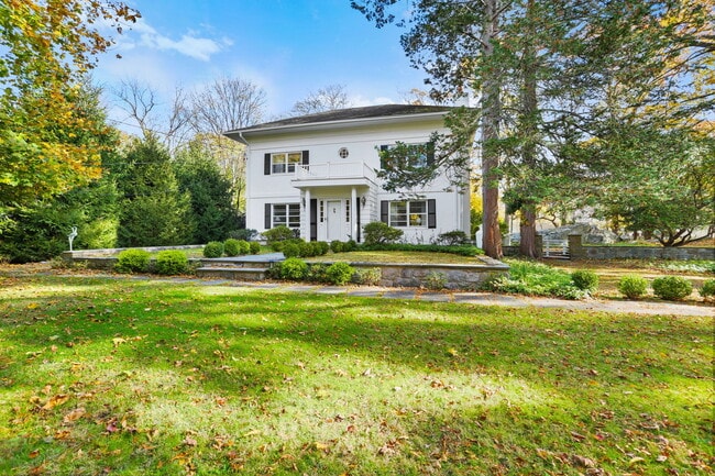 Building Photo - 9 Edgehill Dr