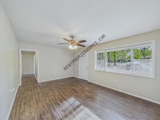 Building Photo - 202 S Claremont Ave