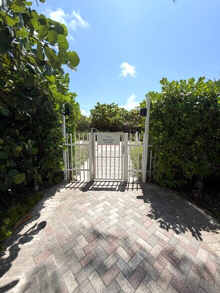 Building Photo - 6515 Collins Ave