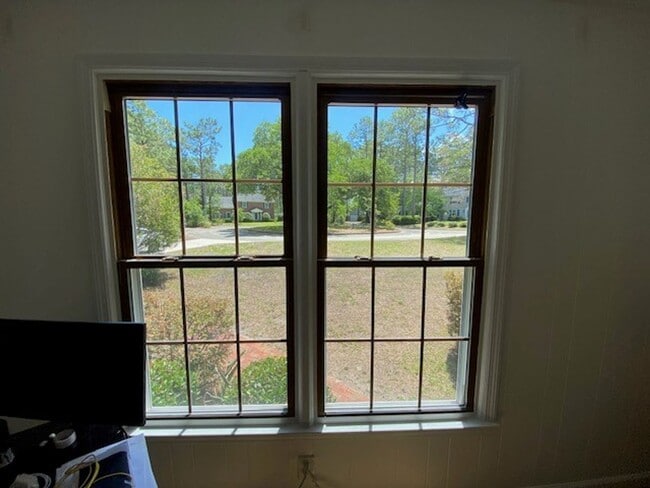 Building Photo - Welcome to this stunning fully furnished 4...