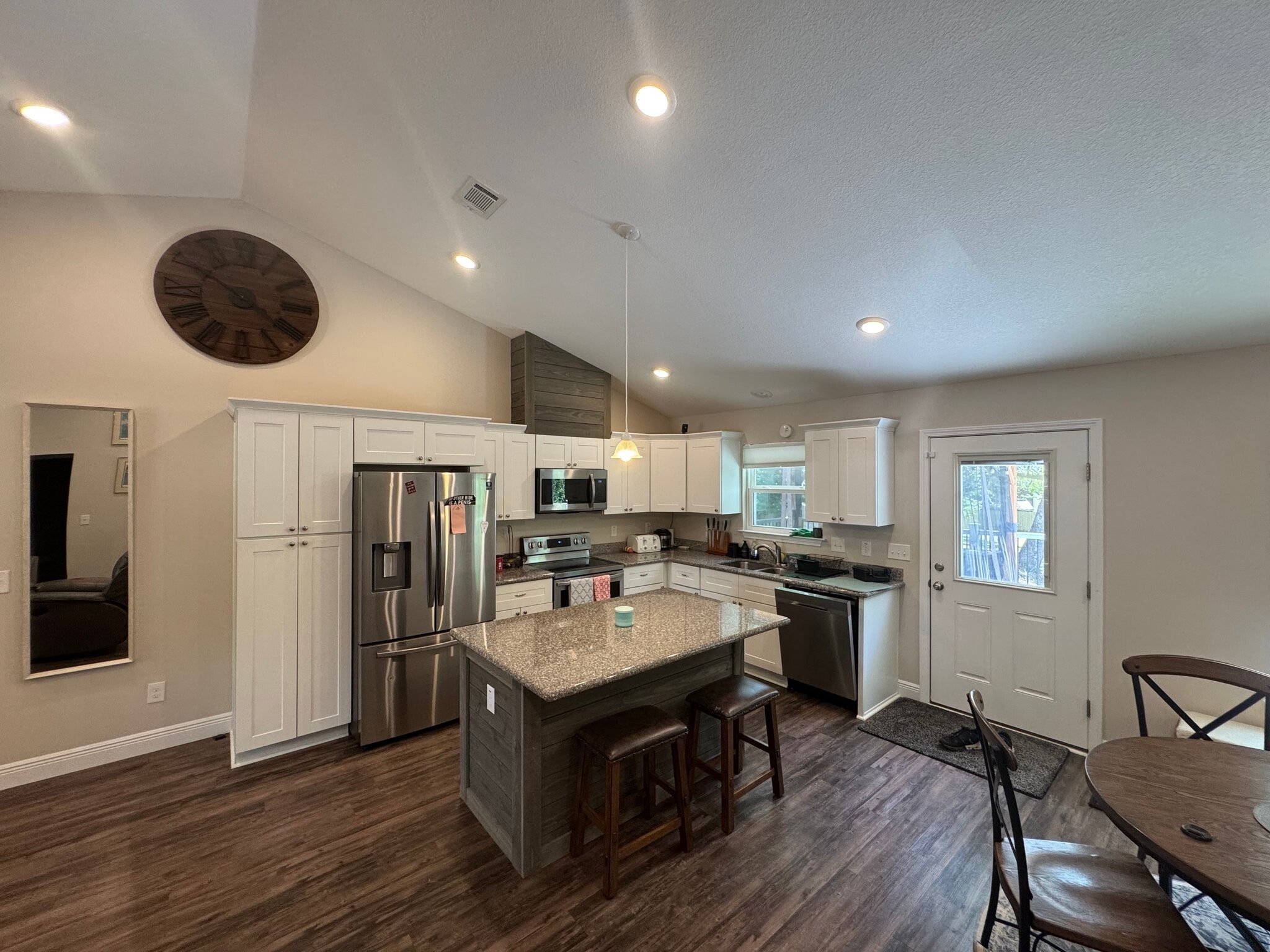 Building Photo - 6587 Park Ave NW