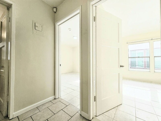 Building Photo - 2366 Venice Blvd.