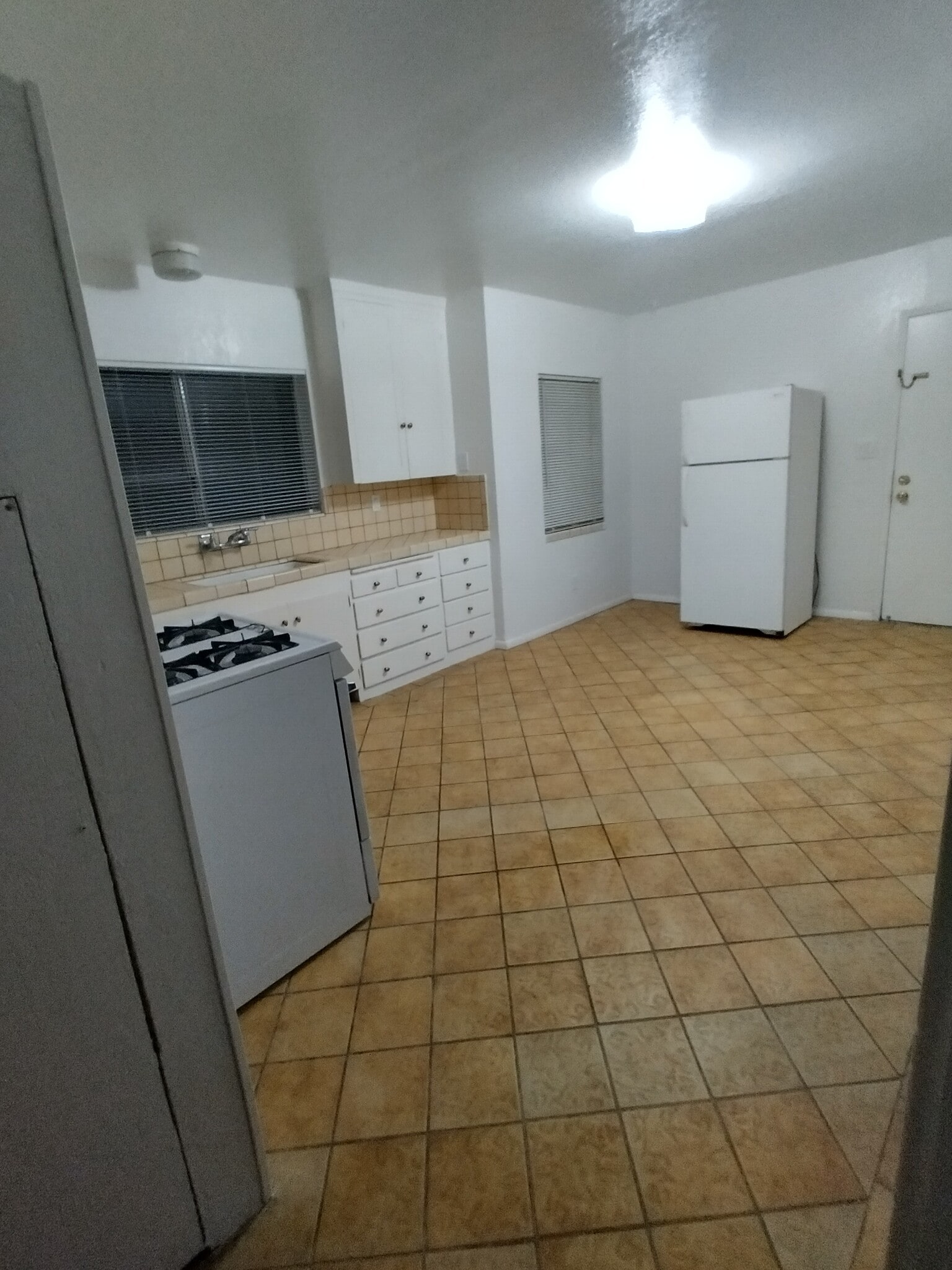 Building Photo - 265 S 21st St