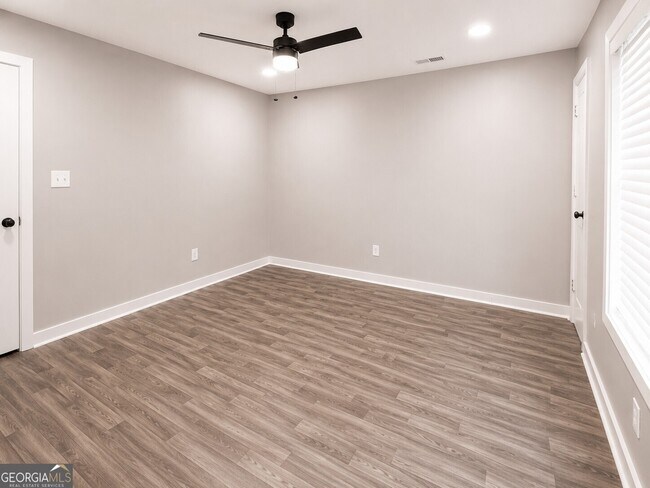 Building Photo - 100 Summerwood Dr