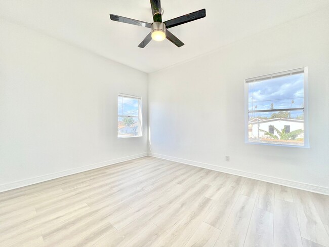 Building Photo - 707 W 48th St