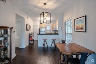 Building Photo - 6810 Deatonhill Dr