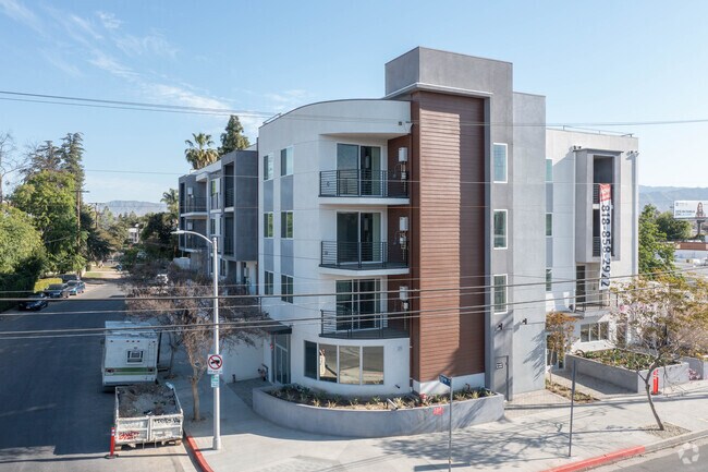 Building Photo - Magnolia Vantage