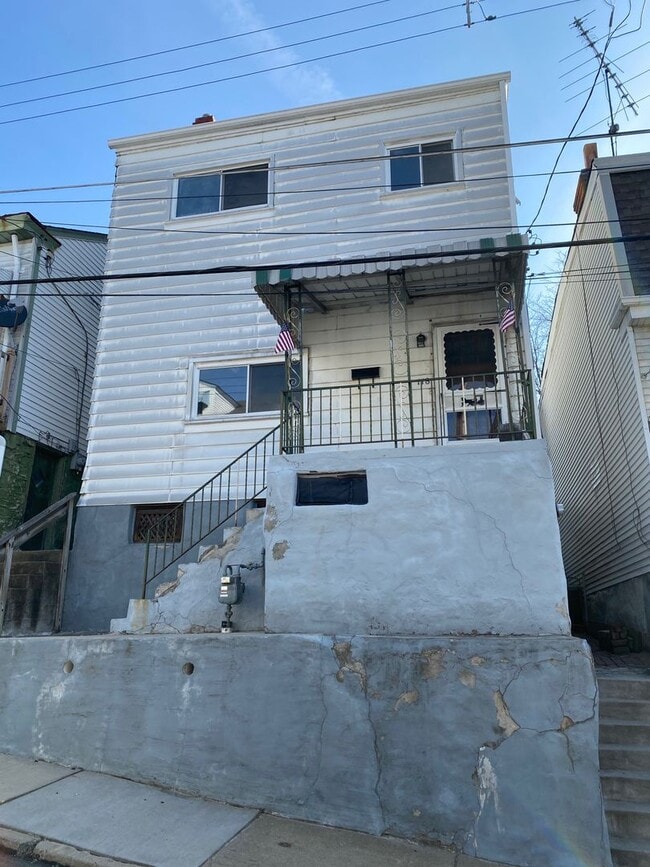 Primary Photo - AVAILABLE November - Spacious 2+ Bedroom H...