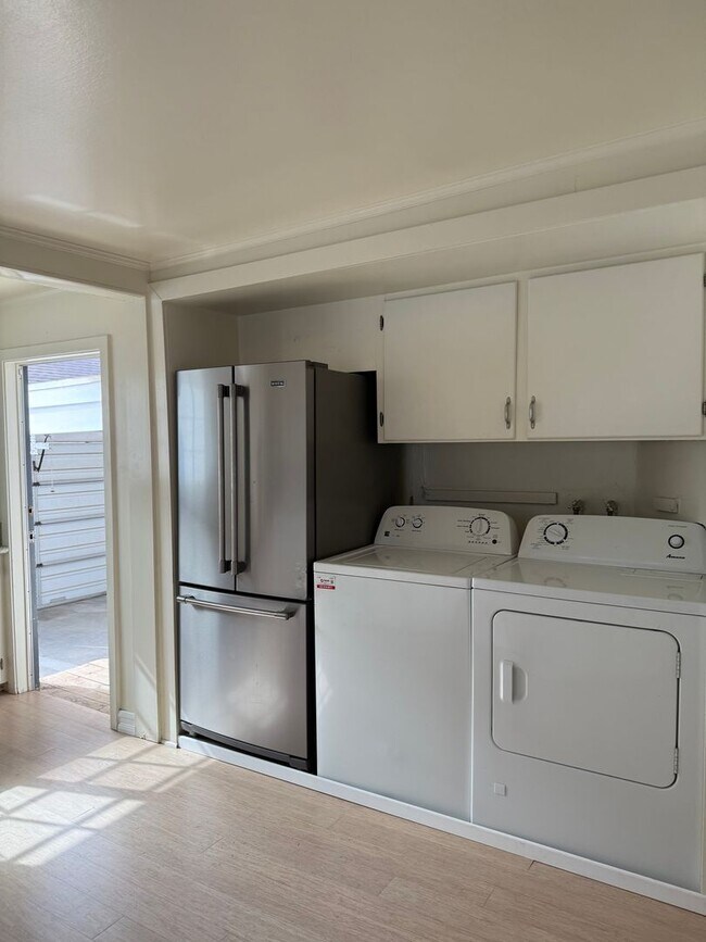 Building Photo - 105