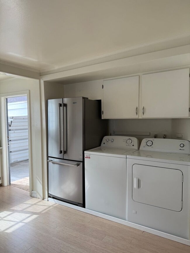 Building Photo - 2 Bedroom 2 Bath