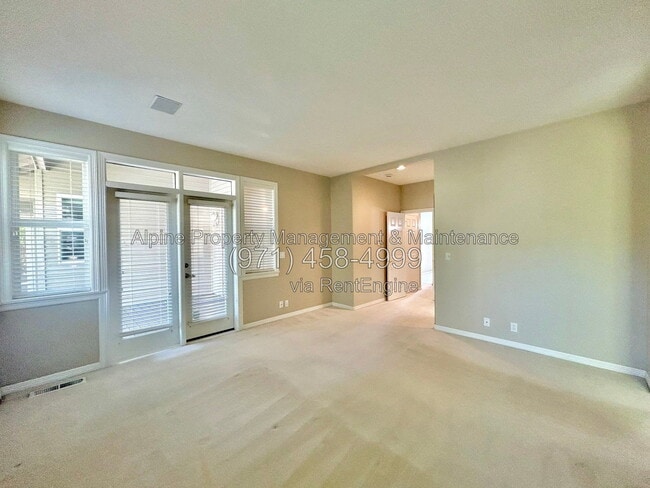 Building Photo - 820 NW Pebble Beach Way