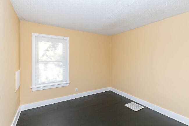 Building Photo - Kansas City 3 Bed 1 Bath Home