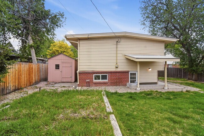 Building Photo - $2,495.95, 4 bed, 1.5 bath with a large backyard.