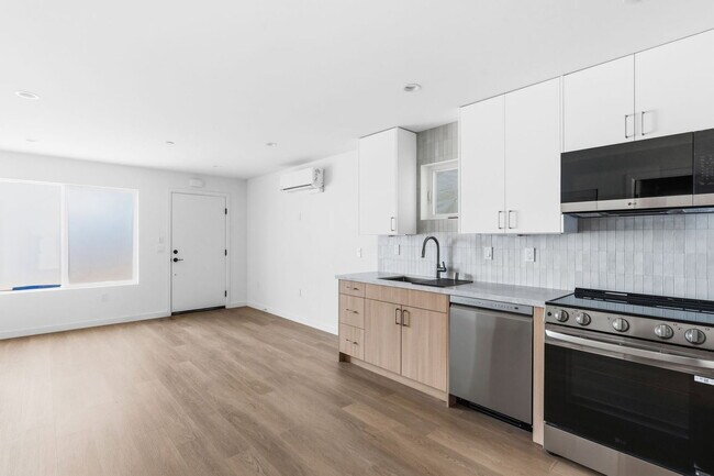 Building Photo - 6640 Valjean Ct
