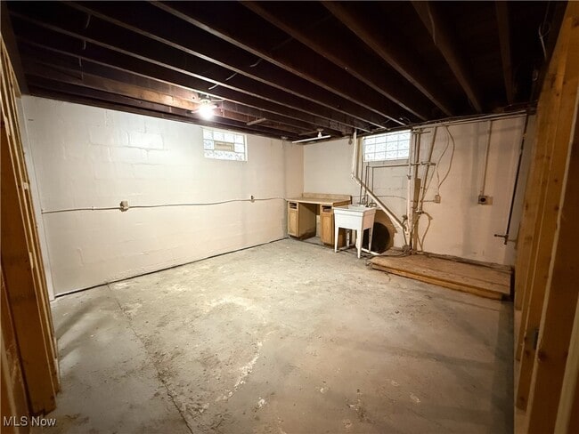 Building Photo - 1635 Goodyear Blvd