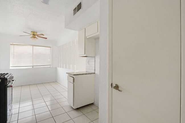 Building Photo - Beautiful brick home in the Vista Del Sol ...