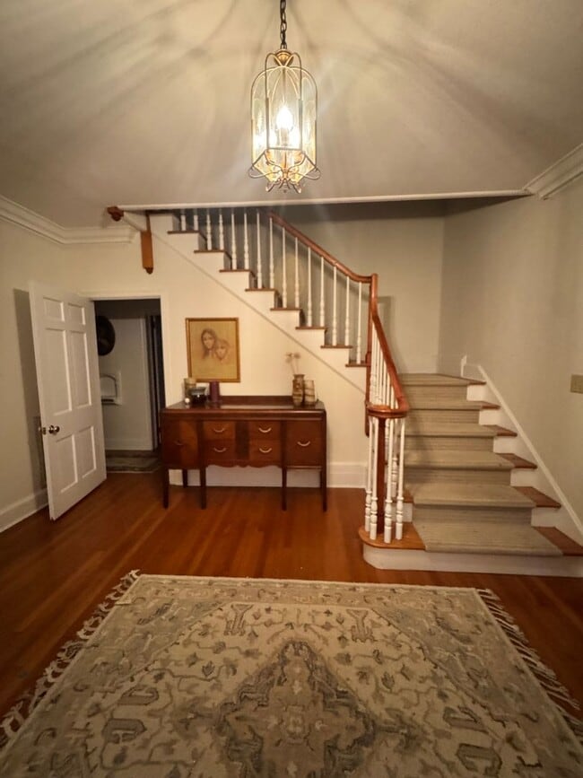Building Photo - 906 Crescent Cir