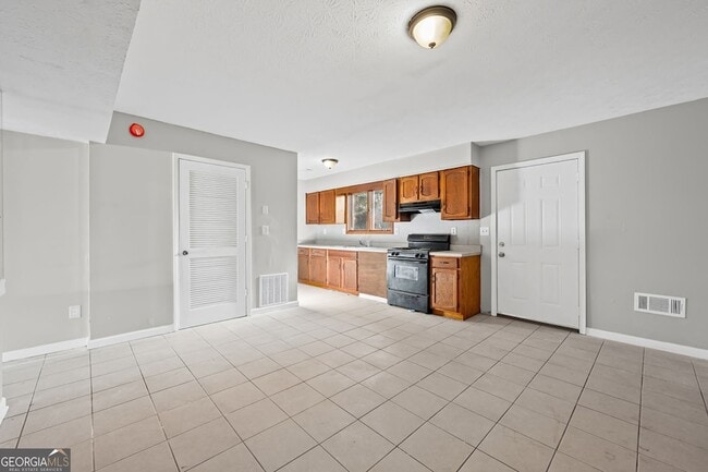 Building Photo - 2127 Golfview Dr SE